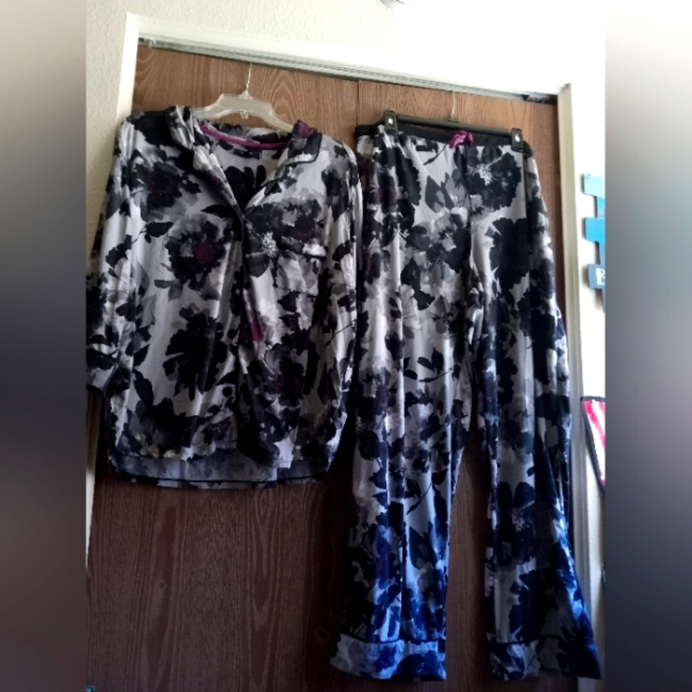 SIMPLY VERA WANG PAJAMA SET